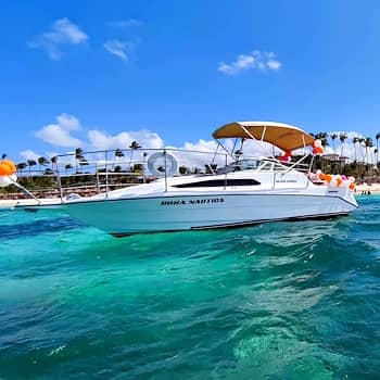 Small Yatch in Punta Cana available for tours
